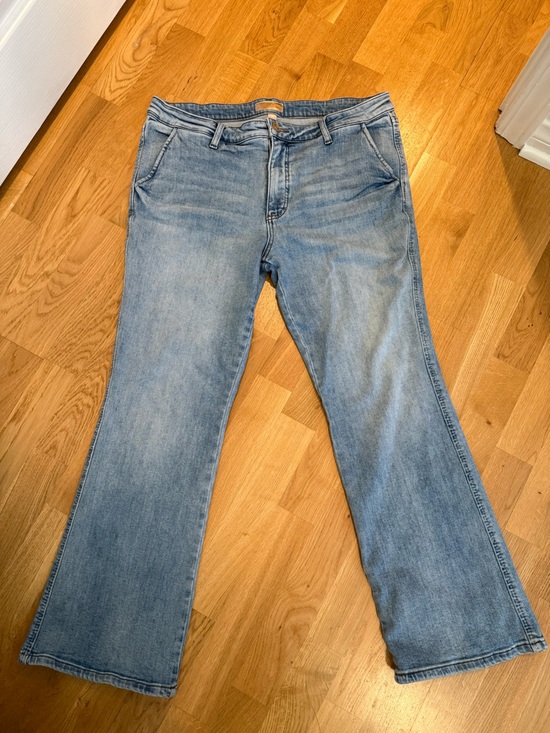 Kut from the Kloth Denim - Light Wash Straight Leg Jeans